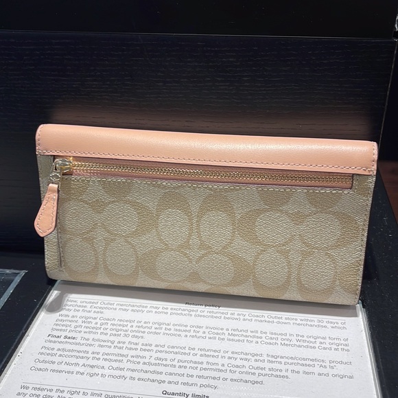 Coach Slim Trifold Wallet In Signature Canvas
IM/Light Khaki/Faded Blush - Picture 4 of 16